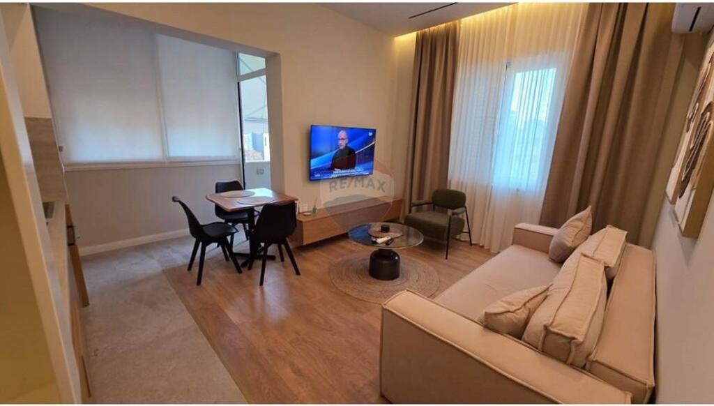 Apartament me qera 1+1 te rruga e Barikadave