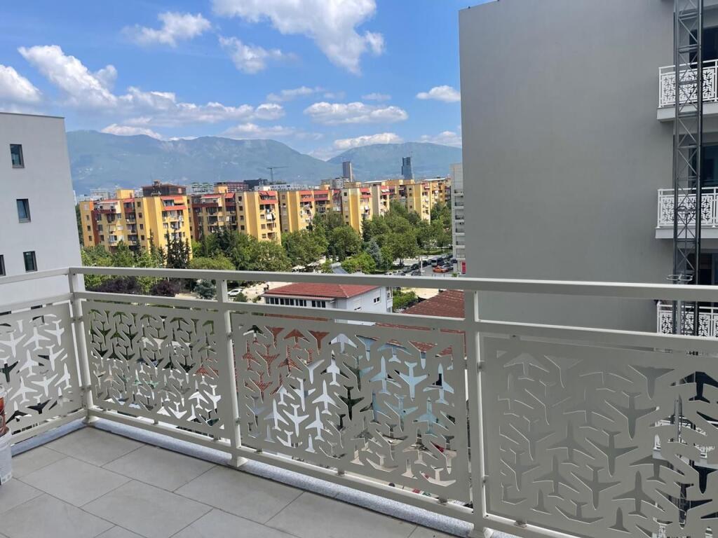 Apartment 2+1, Fusha Aviacionit!