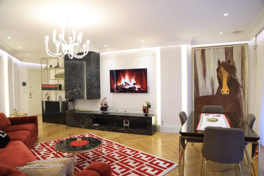 🏡 Premium apartment for rent – Botanical Garden (no furniture) 📐 165 m² | 2nd Floor | South-West 🛋️ VIP furnishing | Scavolini kitchen 🔥 Bio-ethanol fireplace | 4 exits to the veranda 🚗 Possibility of 2 parking spots  💶 1,800 € / month (negotiable according to contract)