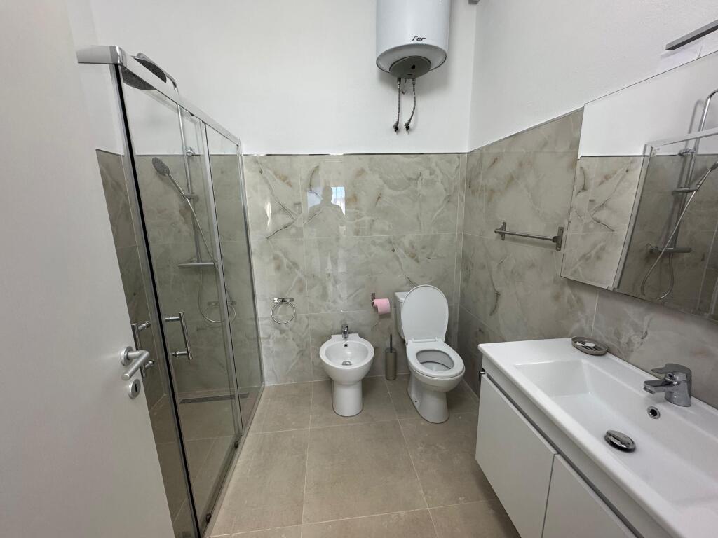 jepet me qera shtepi private 2+1 lagja 15 spitalle durres