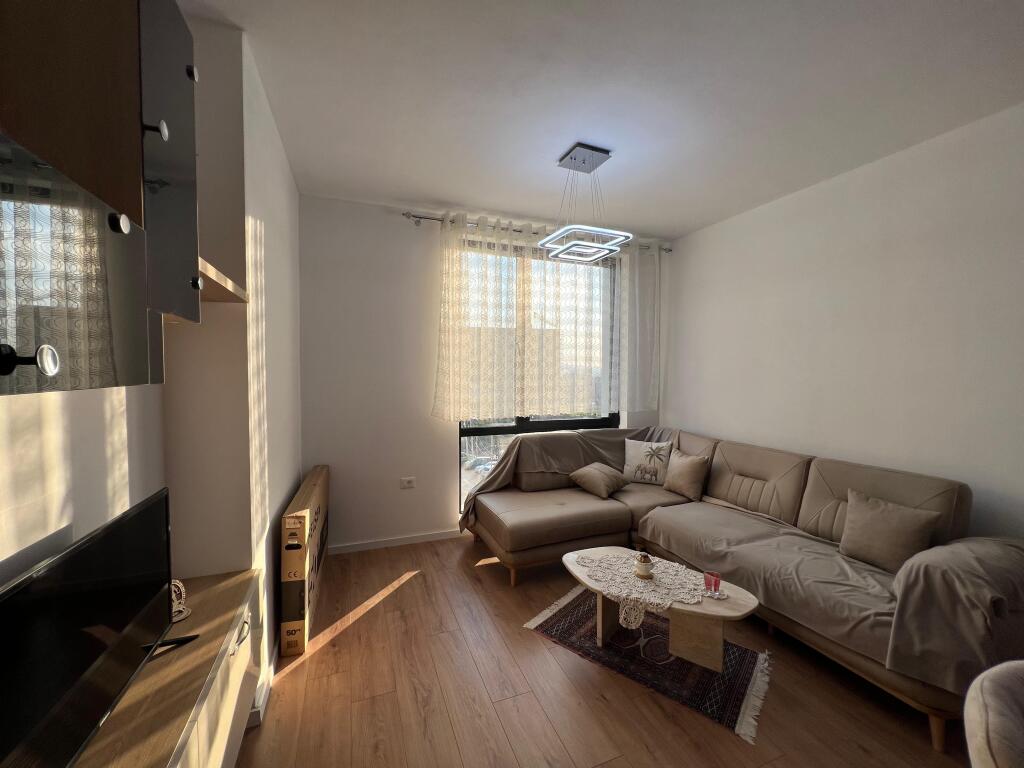 📣 SUPER RENT Apartment 1+1 📍 Bulevardi i Ri, Tirana ✨   🏢 New Building  🪜 3rd Floor (With Elevator)  🛋️ Furnished With Modern Conditions  ✅ Never Lived In Before   💶 Price 550€  