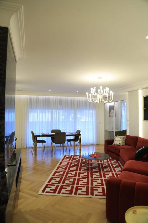 🏡 Premium apartment for rent – Botanical Garden (no furniture) 📐 165 m² | 2nd Floor | South-West 🛋️ VIP furnishing | Scavolini kitchen 🔥 Bio-ethanol fireplace | 4 exits to the veranda 🚗 Possibility of 2 parking spots  💶 1,800 € / month (negotiable according to contract)