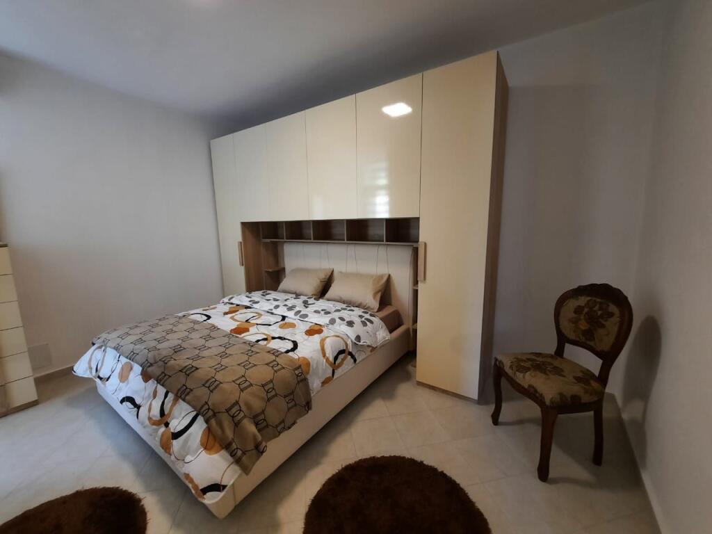 Jepet apartament me qera 1+1 vollga