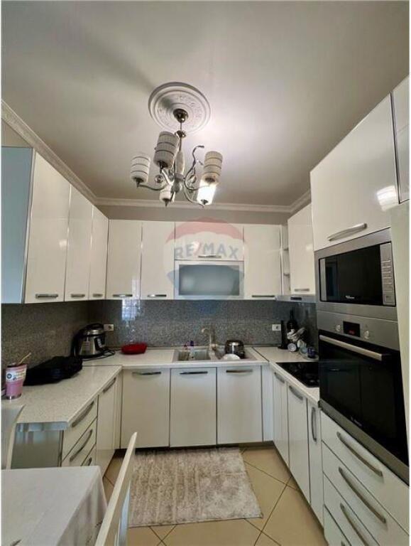  APARTAMENT 3+1+2 PËR SHITJE