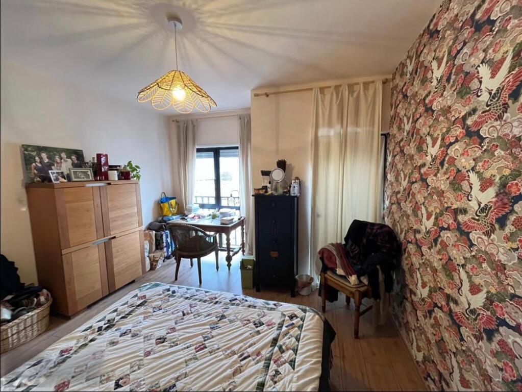 🏢 House for Sale – Vila Gold, Center  📐 91 m² | Typology 2+1 🏙️ 8th Floor (last) – building with elevator 🧭 Orientation East / North / West 🌅 Panoramic view ☀️ With solar panels ❄️ With air conditioners 🚿 Renovated bathroom, with window 🏗️ Built in 2025  💶 Price: 205,000 €