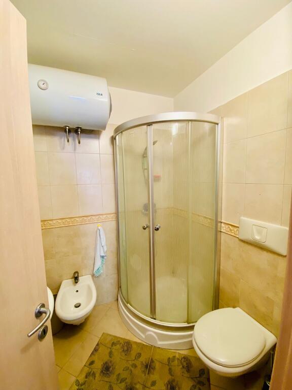 Jepet apartament me qera 2+1+2 me pamje fantastike nga deti ne vollga durres