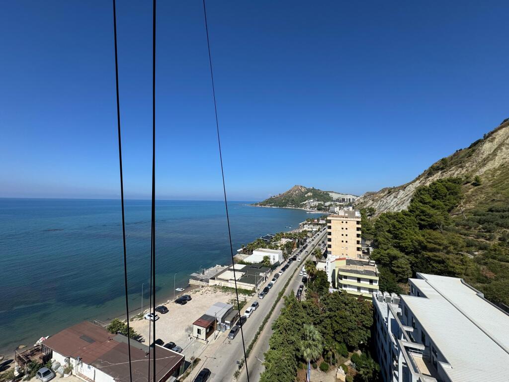 Jepet apartament me qera 3+2+4 Vollga Durres