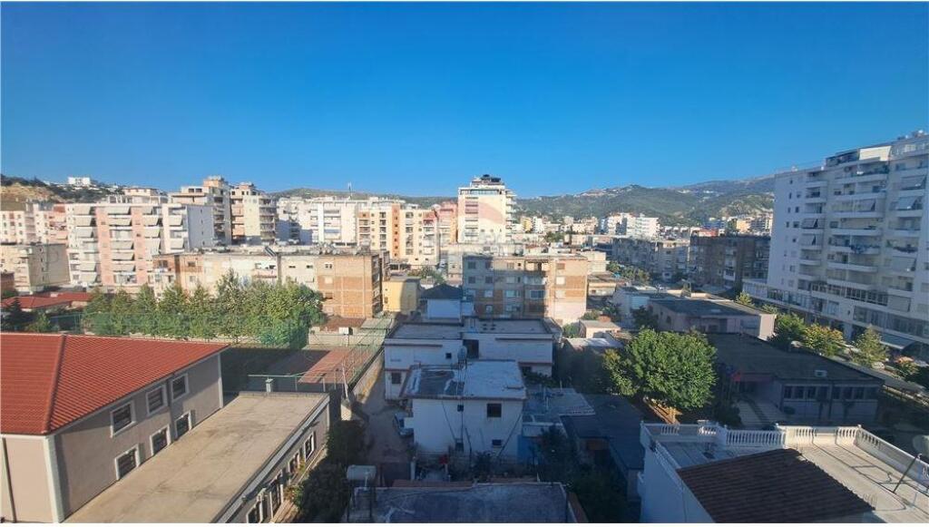  APARTAMENT 3+1+2 PËR SHITJE