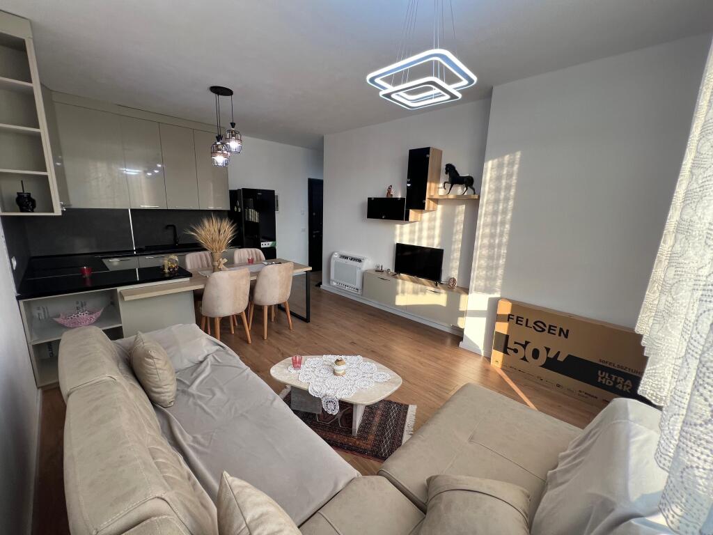 📣 SUPER RENT Apartment 1+1 📍 Bulevardi i Ri, Tirana ✨   🏢 New Building  🪜 3rd Floor (With Elevator)  🛋️ Furnished With Modern Conditions  ✅ Never Lived In Before   💶 Price 550€  