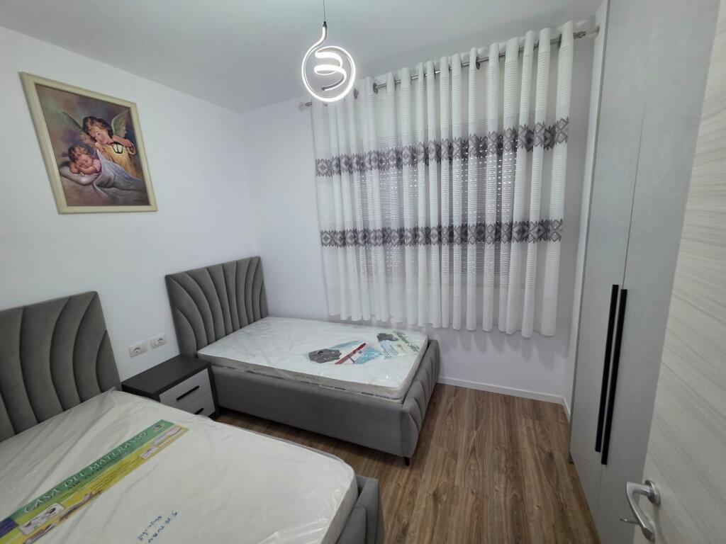 Laprak Jepet Apartament 2+1 Me Qera