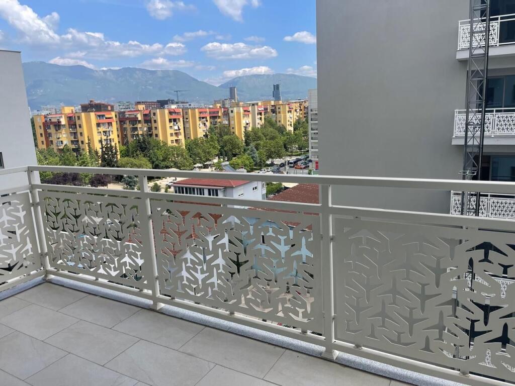 Apartment 2+1, Fusha Aviacionit!