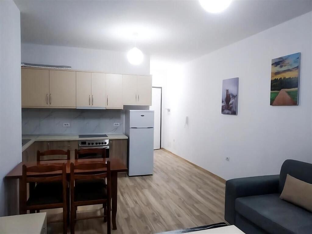 Jepet Me Qera Apartament 1+1+1 Ballkon