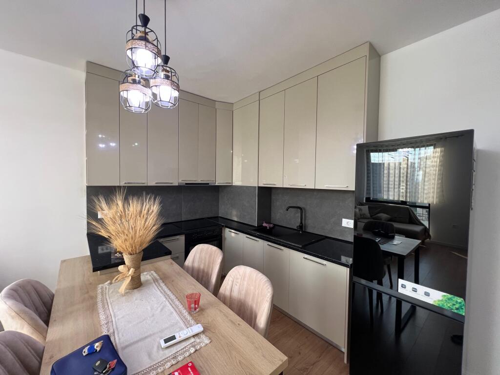 📣 SUPER RENT Apartment 1+1 📍 Bulevardi i Ri, Tirana ✨   🏢 New Building  🪜 3rd Floor (With Elevator)  🛋️ Furnished With Modern Conditions  ✅ Never Lived In Before   💶 Price 550€  