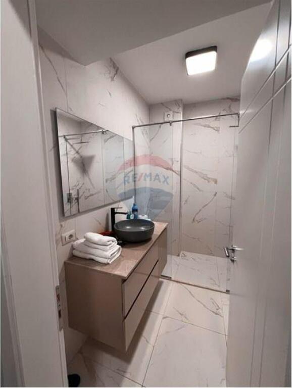 Apartament ne shitje te Bulevardi i ri te stacioni i Trenit.