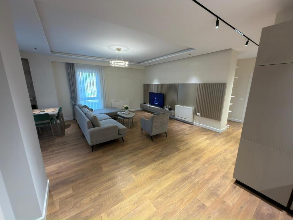 🏡 Super Rent Apartment 2+1 + Parking 📍 Tirana Center, 9-Floors 🏢 7th floor, new building with elevator 📐 130 m² 💶 1,200 €/month (parking included)  📞 Alesi Real Estate