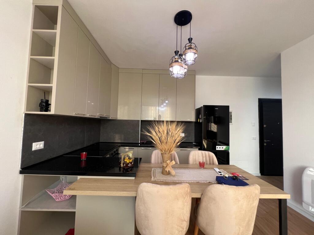 📣 SUPER RENT Apartment 1+1 📍 Bulevardi i Ri, Tirana ✨   🏢 New Building  🪜 3rd Floor (With Elevator)  🛋️ Furnished With Modern Conditions  ✅ Never Lived In Before   💶 Price 550€  