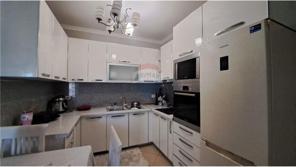  APARTAMENT 3+1+2 PËR SHITJE
