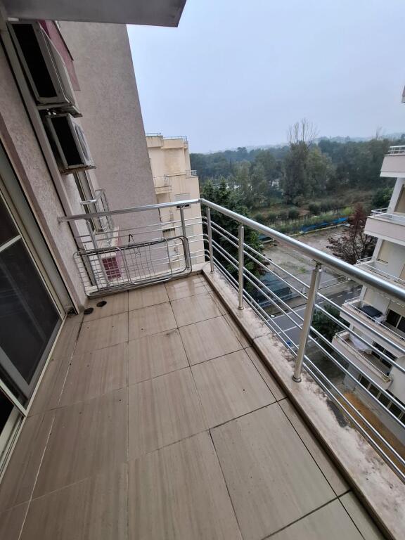 jepet me qera 2+1 tek shkembi i kavajes