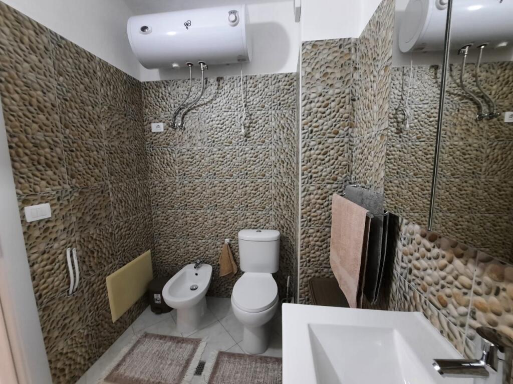 Jepet apartament me qera 1+1 vollga