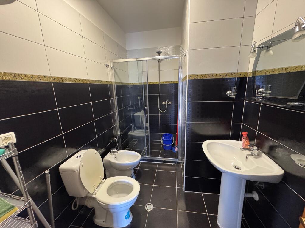 Jepet apartament me qera 3+2+4 Vollga Durres