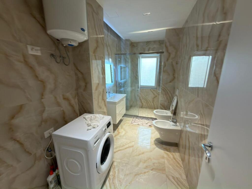 🏡 Super Rent Apartment 2+1 + Parking 📍 Tirana Center, 9-Floors 🏢 7th floor, new building with elevator 📐 130 m² 💶 1,200 €/month (parking included)  📞 Alesi Real Estate