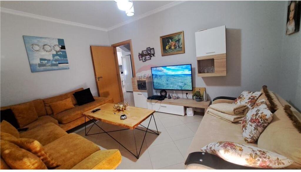  APARTAMENT 3+1+2 PËR SHITJE