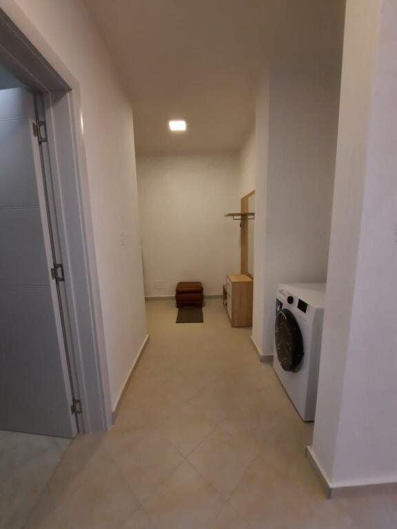 Jepet apartament me qera 1+1 vollga