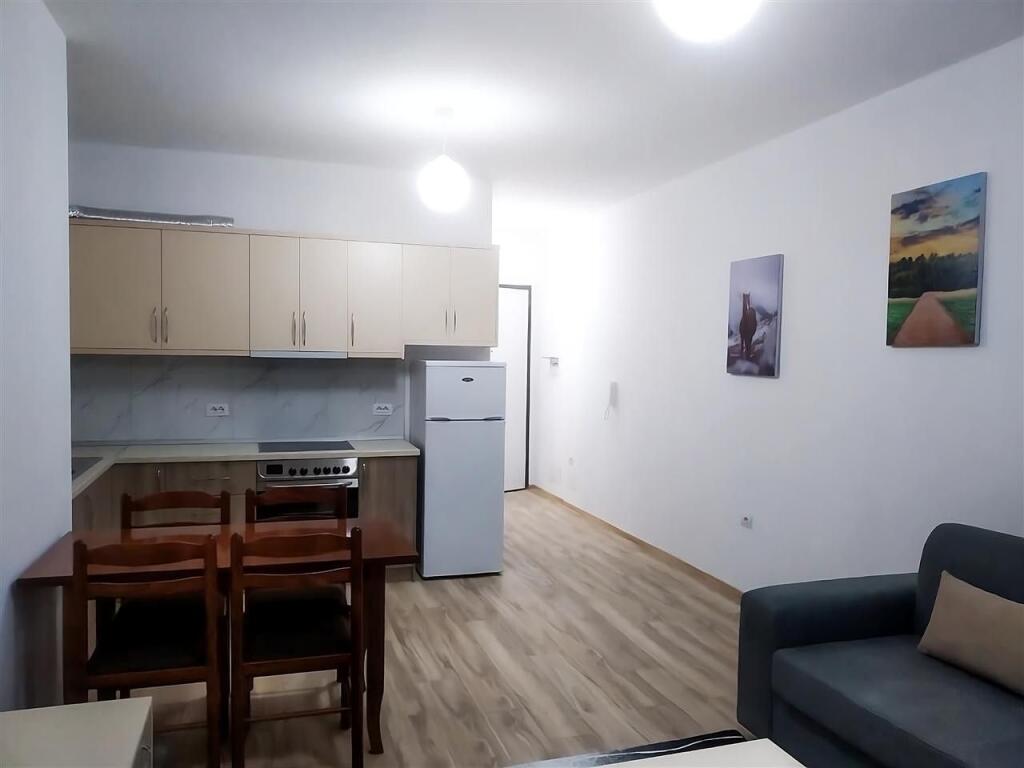 Apartament me qira – 📍 Përballë “Zojës së Këshillit të Mirë”, ngjitur me Kupolën!!!