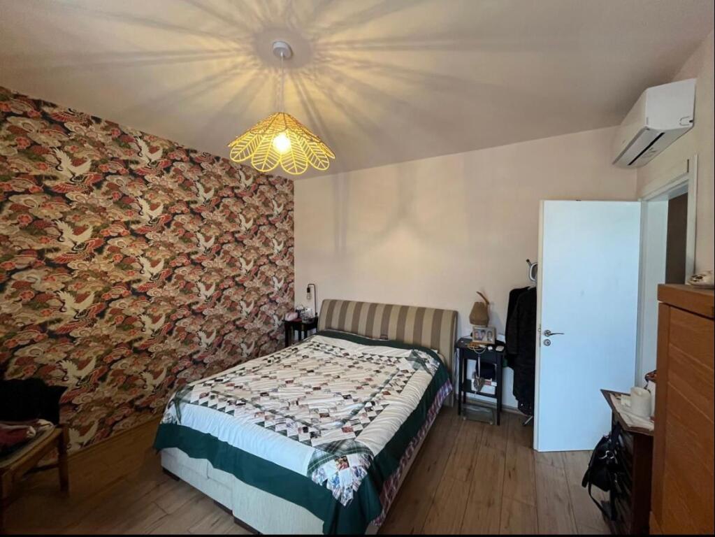 🏢 House for Sale – Vila Gold, Center  📐 91 m² | Typology 2+1 🏙️ 8th Floor (last) – building with elevator 🧭 Orientation East / North / West 🌅 Panoramic view ☀️ With solar panels ❄️ With air conditioners 🚿 Renovated bathroom, with window 🏗️ Built in 2025  💶 Price: 205,000 €