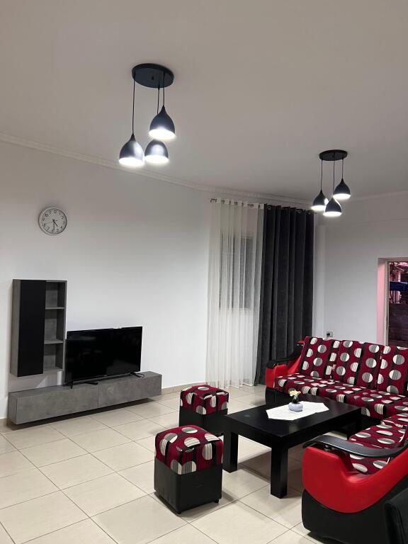 JEPET SHTEPI PRIVATE ME QIRA VLORE!!