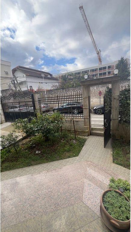 Qera, Vilë, Banim/Zyra Rruga Kadri Kërciku, Tiranë