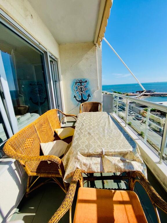 Jepet apartament me qera 2+1+2 me pamje fantastike nga deti ne vollga durres