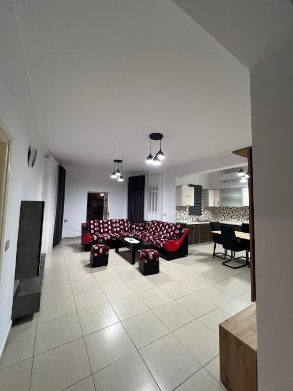 JEPET SHTEPI PRIVATE ME QIRA VLORE!!