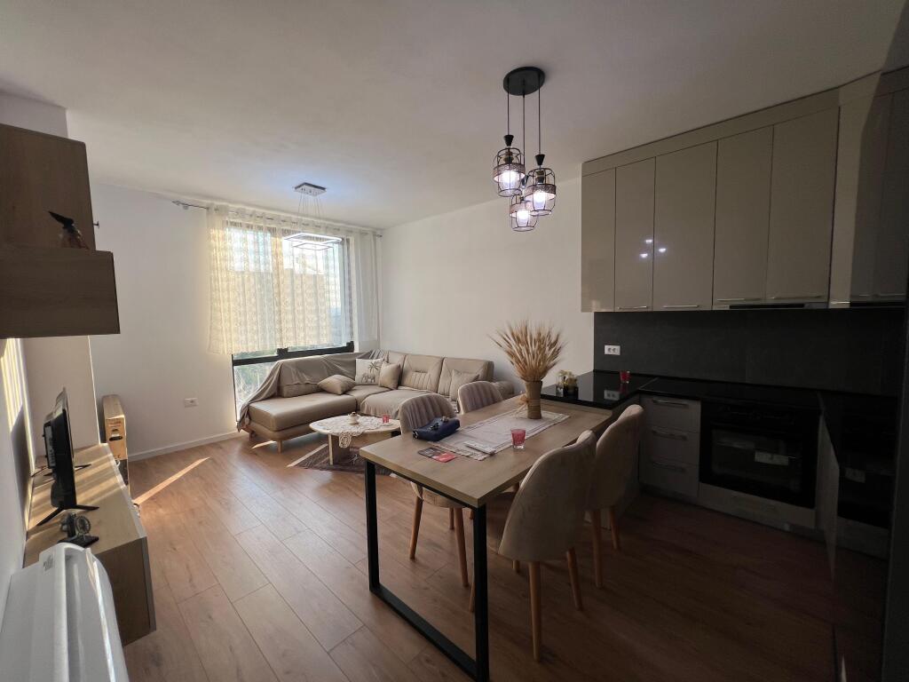 📣 SUPER RENT Apartment 1+1 📍 Bulevardi i Ri, Tirana ✨   🏢 New Building  🪜 3rd Floor (With Elevator)  🛋️ Furnished With Modern Conditions  ✅ Never Lived In Before   💶 Price 550€  