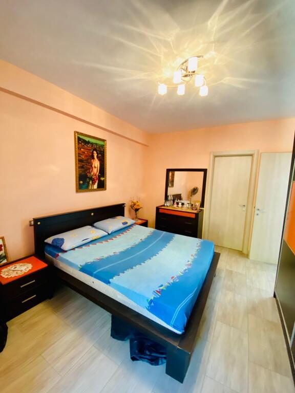 Jepet apartament me qera 2+1+2 me pamje fantastike nga deti ne vollga durres