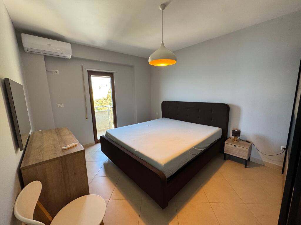 Jepet apartament me qera 3+2+4 Vollga Durres