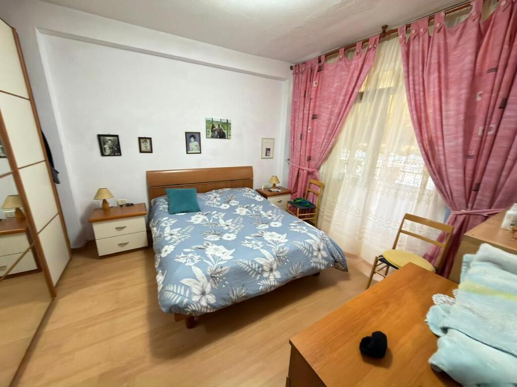 🏡 Shitet Apartament 3+1 📍 Afër Liqenit Artificial – Rruga e Kosovarëve 🏢 Kati 5, pallat me ashensor (2004) ☀️ Orientim Jug–Lindje 📐 103.6 m² 🌿 2 ballkone 🚿 1 tualet 🔧 Shitet bosh – ideal për investim  💶 250.000 €