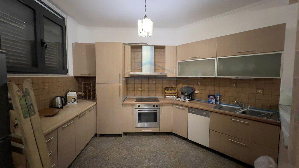 Qera, Vilë, Banim/Zyra Rruga Kadri Kërciku, Tiranë