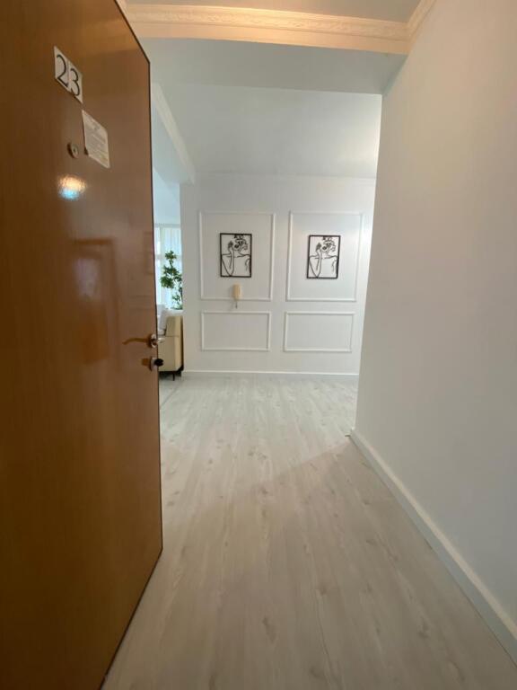 Jepet me qira apartament 2+1 në qendër të Durrësit, pranë Poliklinikës