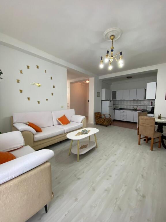 Jepet me qira apartament 2+1 në qendër të Durrësit, pranë Poliklinikës