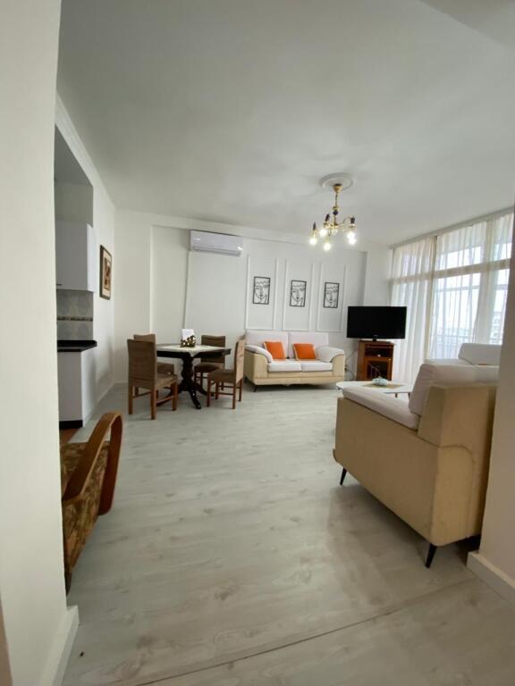 Jepet me qira apartament 2+1 në qendër të Durrësit, pranë Poliklinikës