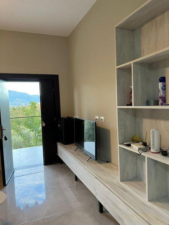 Jepet me qira shtëpi private me oborr në Tiranë, zona Saukut, “Te Pamja”.