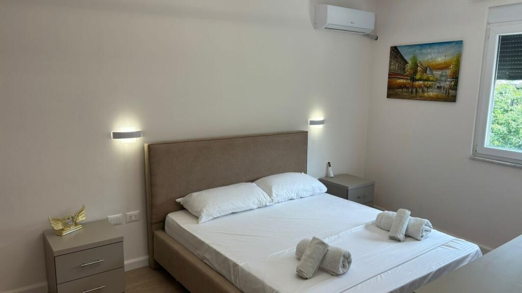 Jepet me qira 1+1 RRUGA 5 MAJI 45.000 leke