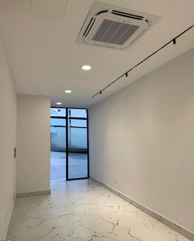 🏬 Dyqan me Qira – Rruga Mine Peza | Pranë Qendrës