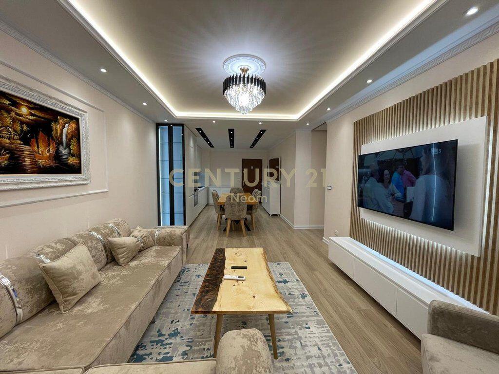 Appartamento 2+1 con 2 posti auto in affitto a Liqeni i Thate.