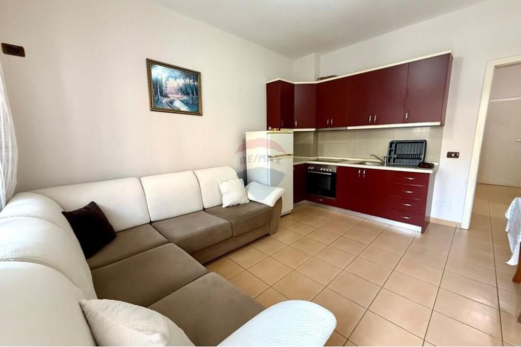 Apartament ne shitje 2+1 te KMY Yzberisht