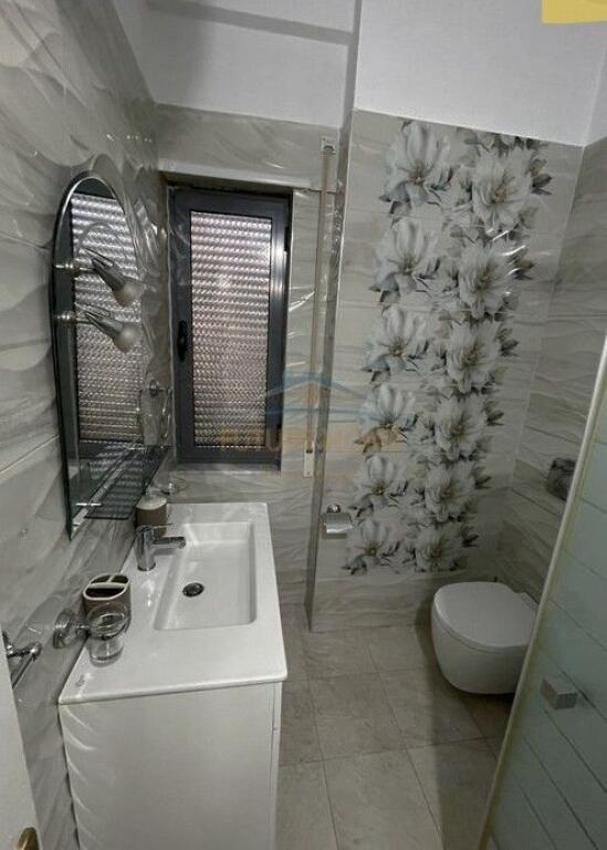 Qera, Apartament 2+1+2, Komuna e Parisit, Tirane.