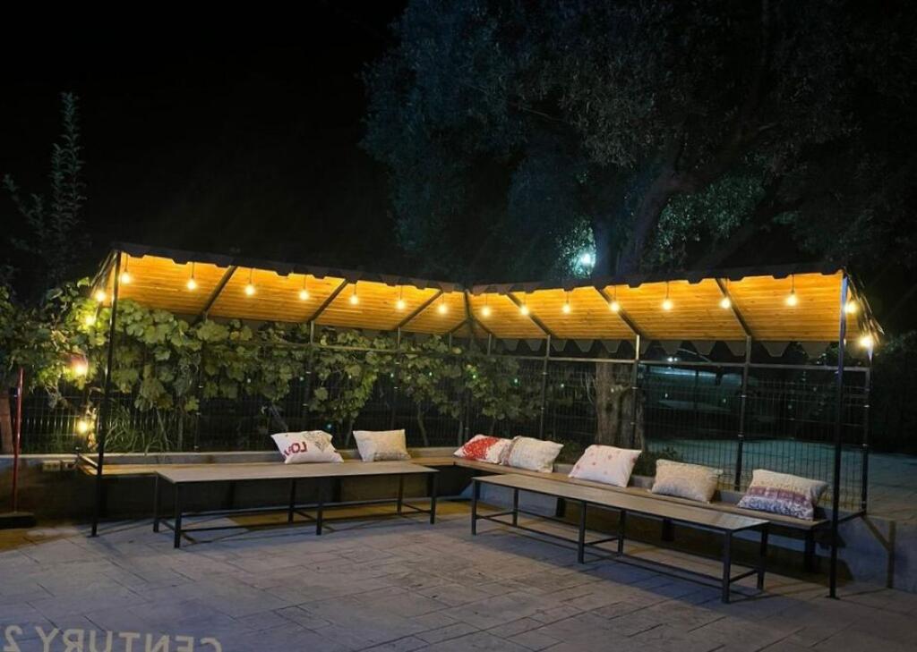 Jepet me qira shtëpi private me oborr në Tiranë, zona Saukut, “Te Pamja”.