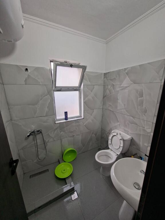 Jepet me qira 1+1 Fresku 30.000 leke