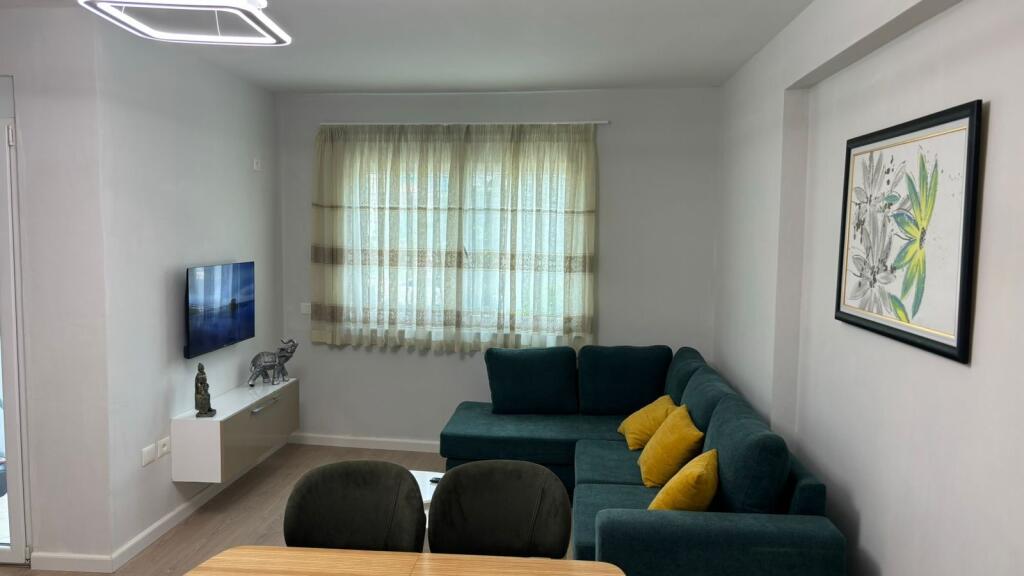 Jepet me qira 1+1 RRUGA 5 MAJI 45.000 leke